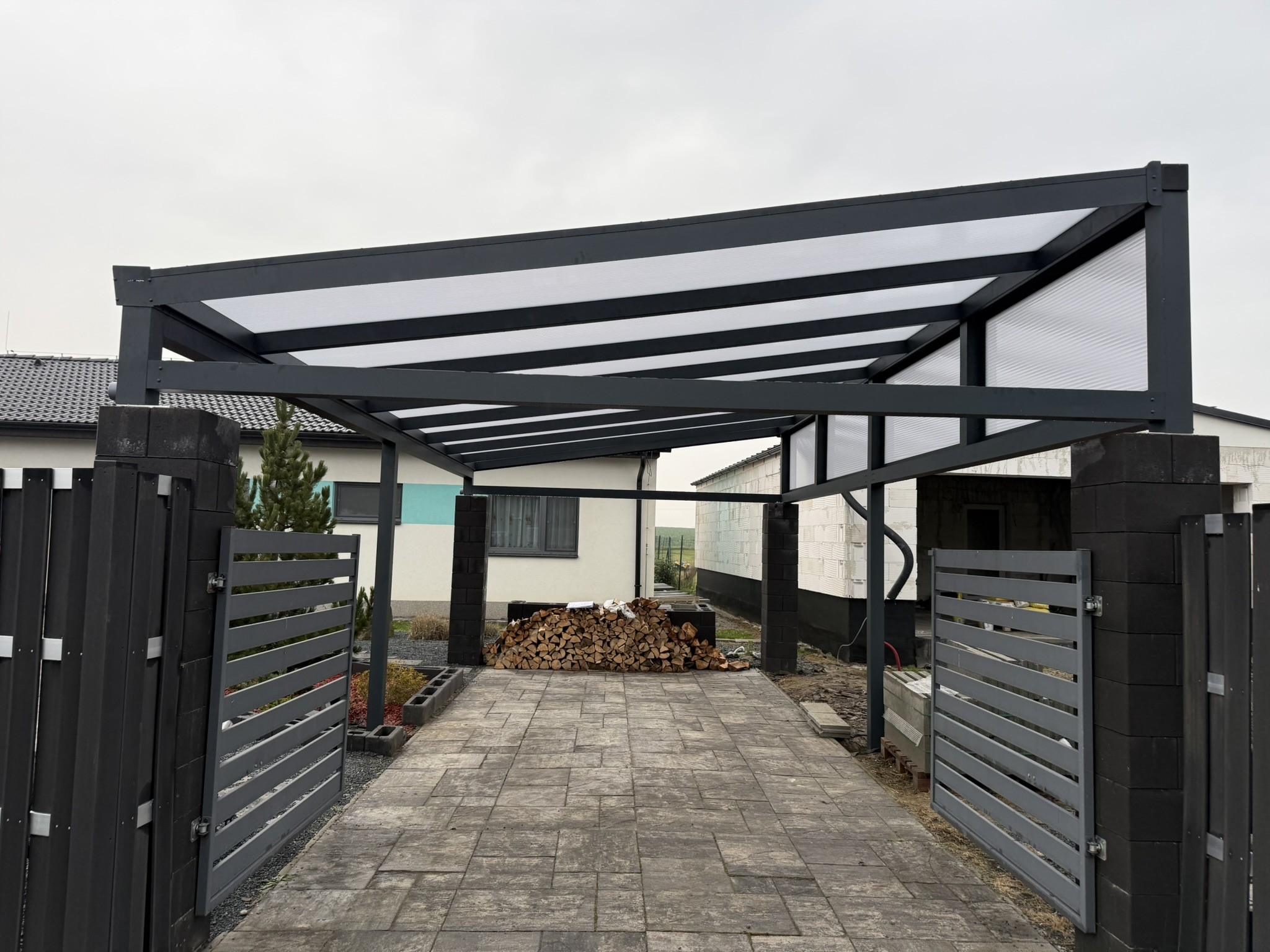 Jak hliníkové pergoly transformují vaši zahradu a zahradní prostor