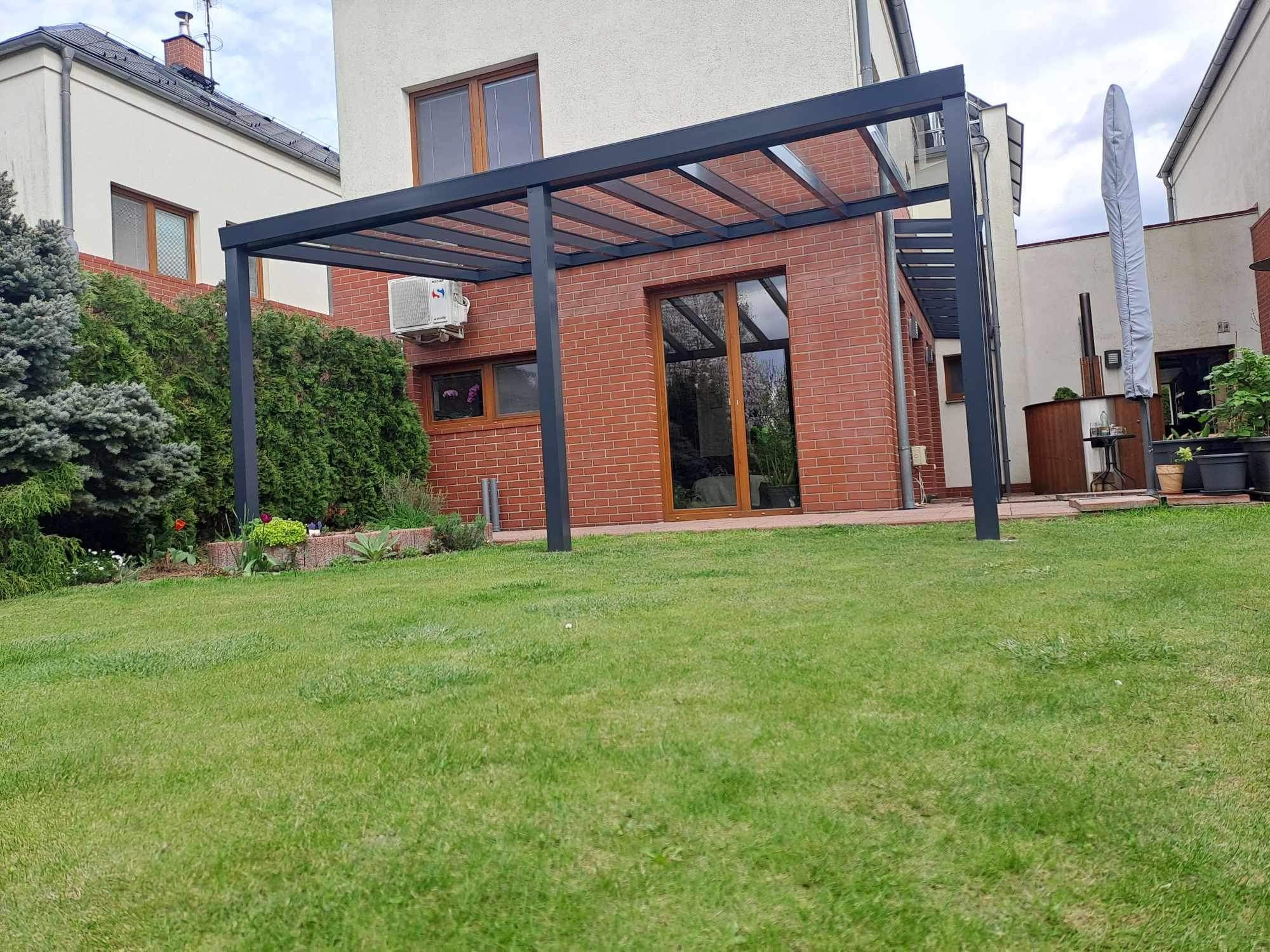 Hliníková pergola jako součást moderní architektury