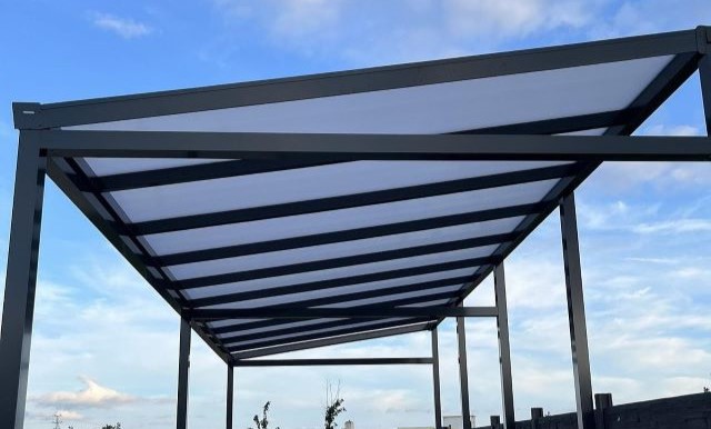 zastřešená hliníkový pergola