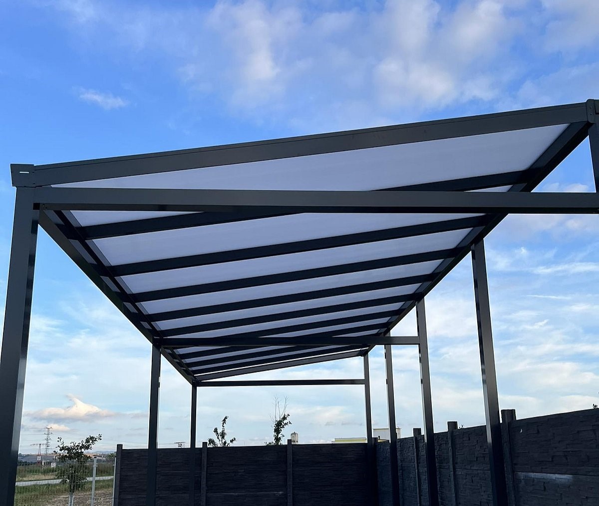 zastřešená hliníkový pergola