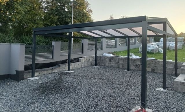 Hliníková pergola jako investice: Zvyšuje hodnotu nemovitosti?